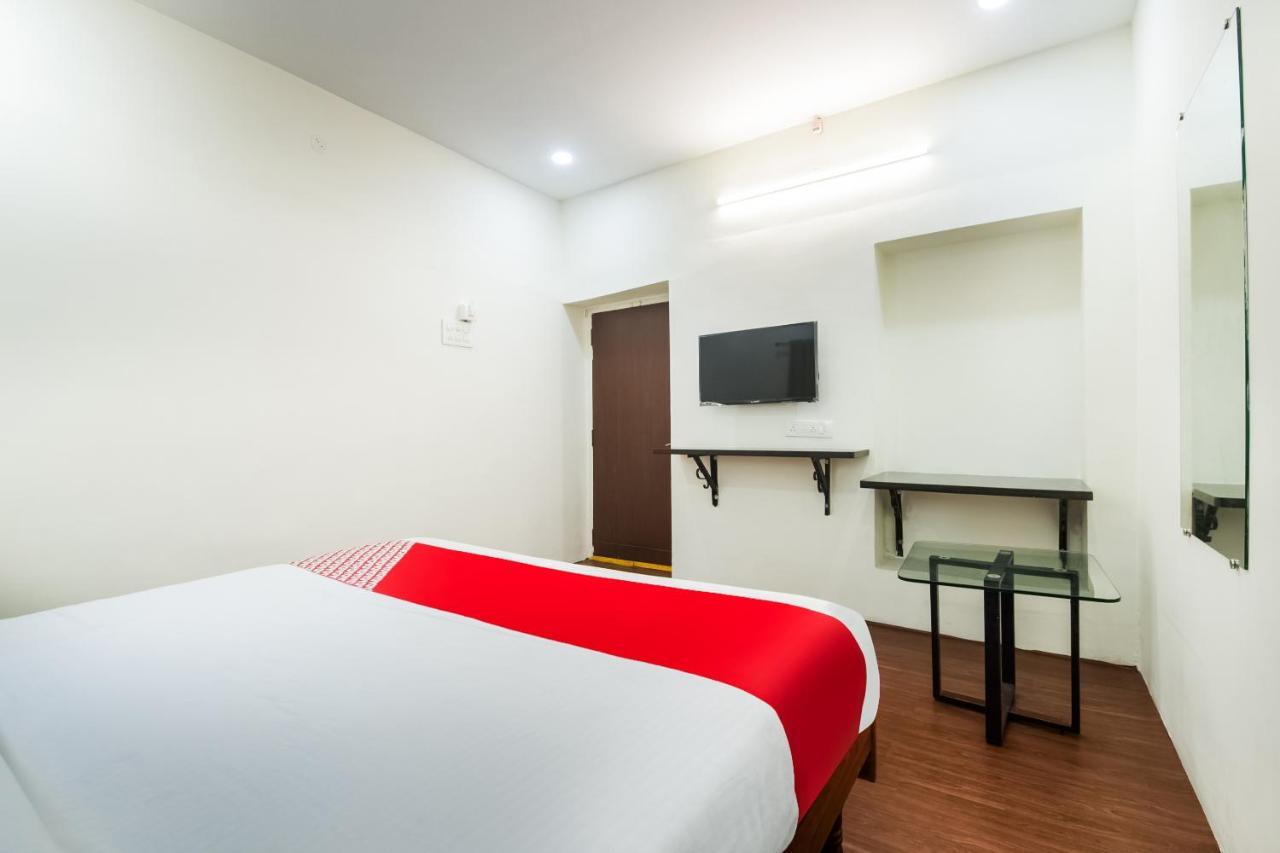 Oyo 76129 Rk Inn คุนตูร์ ภายนอก รูปภาพ