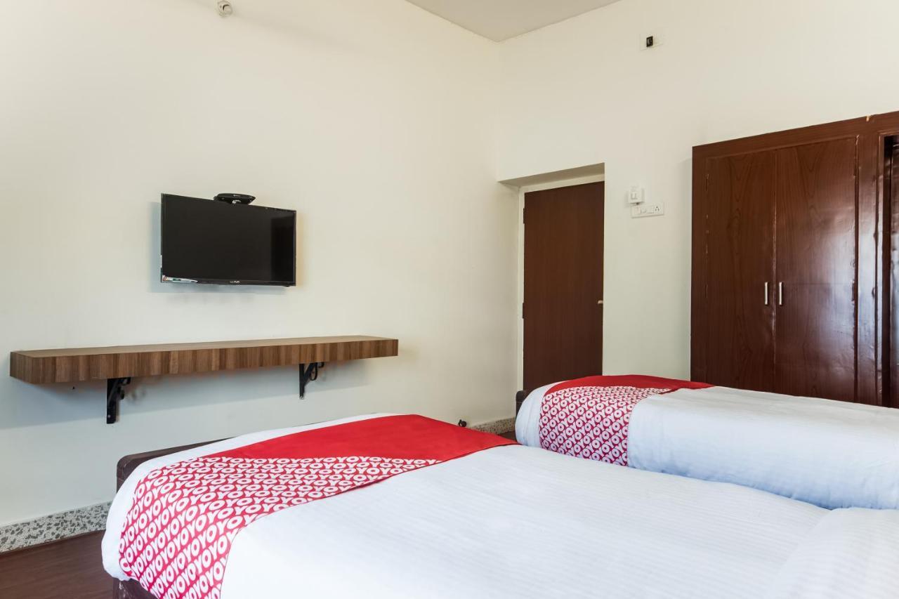 Oyo 76129 Rk Inn คุนตูร์ ภายนอก รูปภาพ