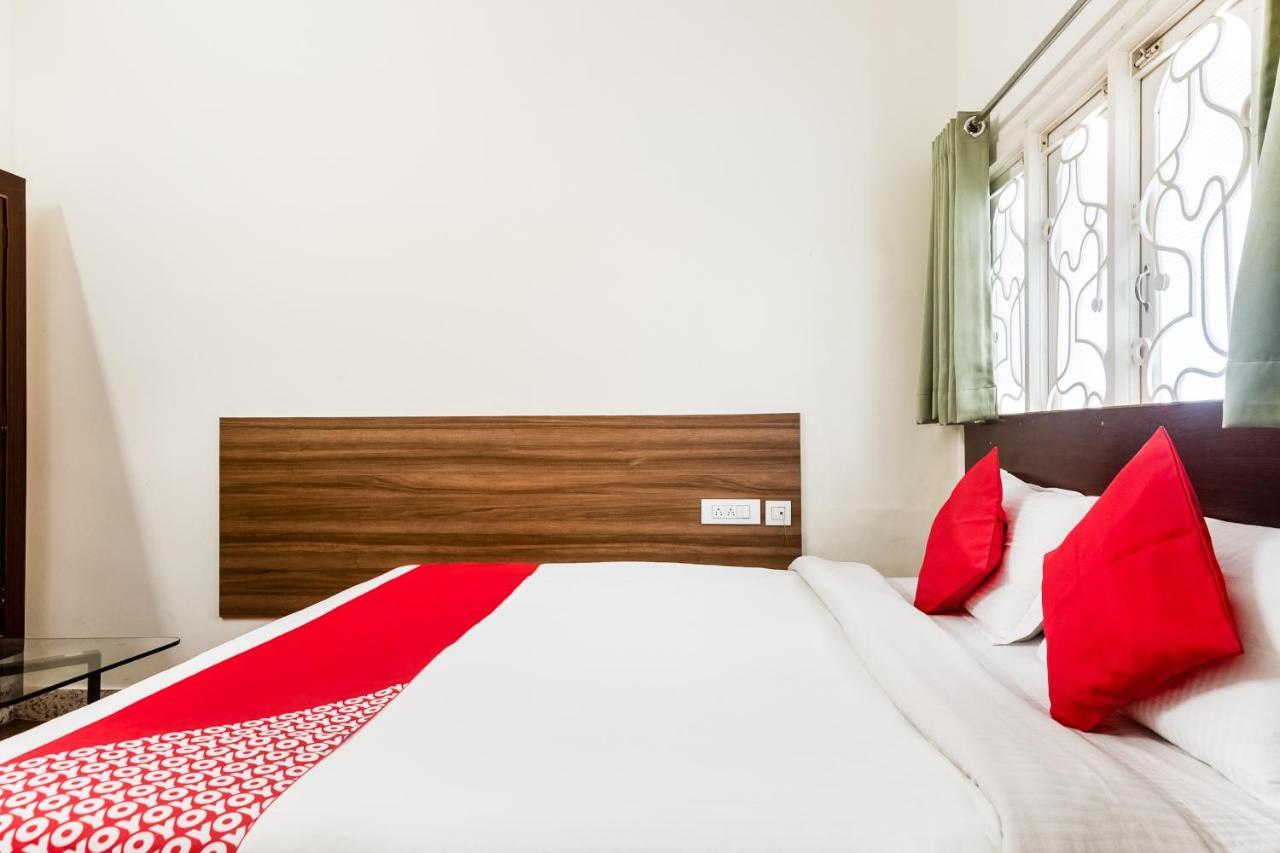 Oyo 76129 Rk Inn คุนตูร์ ภายนอก รูปภาพ