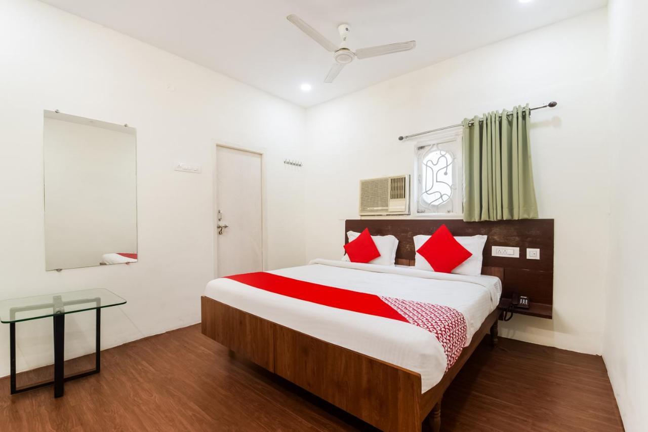 Oyo 76129 Rk Inn คุนตูร์ ภายนอก รูปภาพ