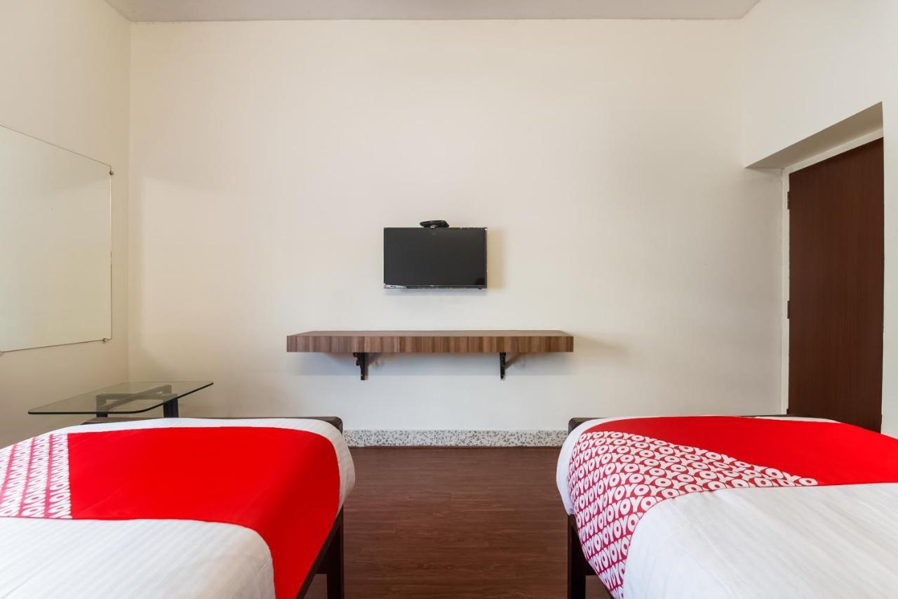 Oyo 76129 Rk Inn คุนตูร์ ภายนอก รูปภาพ