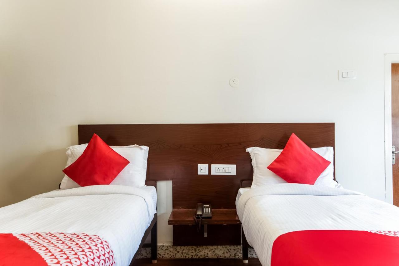 Oyo 76129 Rk Inn คุนตูร์ ภายนอก รูปภาพ