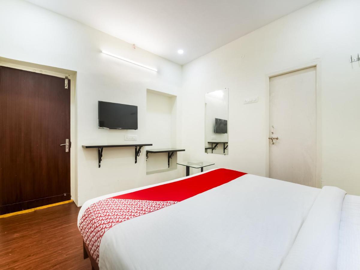Oyo 76129 Rk Inn คุนตูร์ ภายนอก รูปภาพ