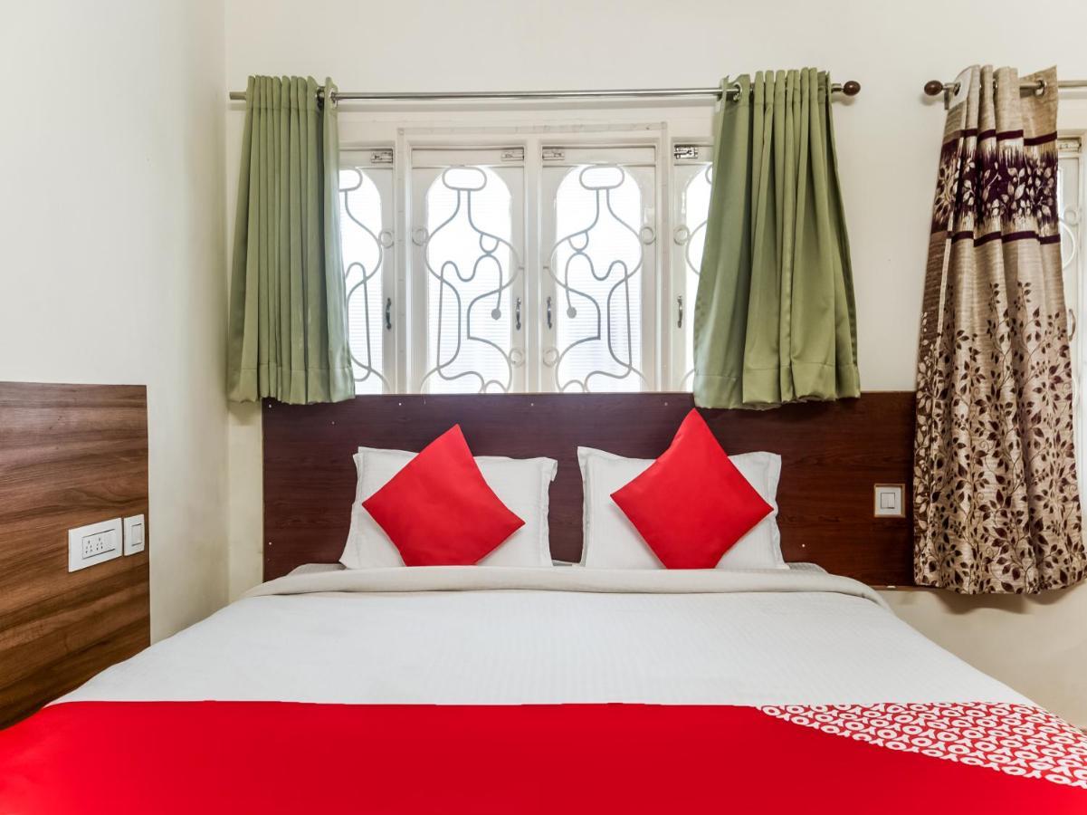 Oyo 76129 Rk Inn คุนตูร์ ภายนอก รูปภาพ