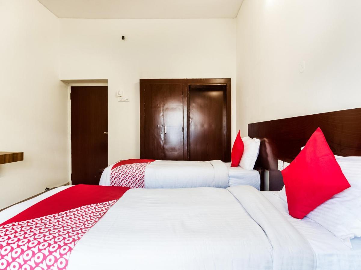 Oyo 76129 Rk Inn คุนตูร์ ภายนอก รูปภาพ