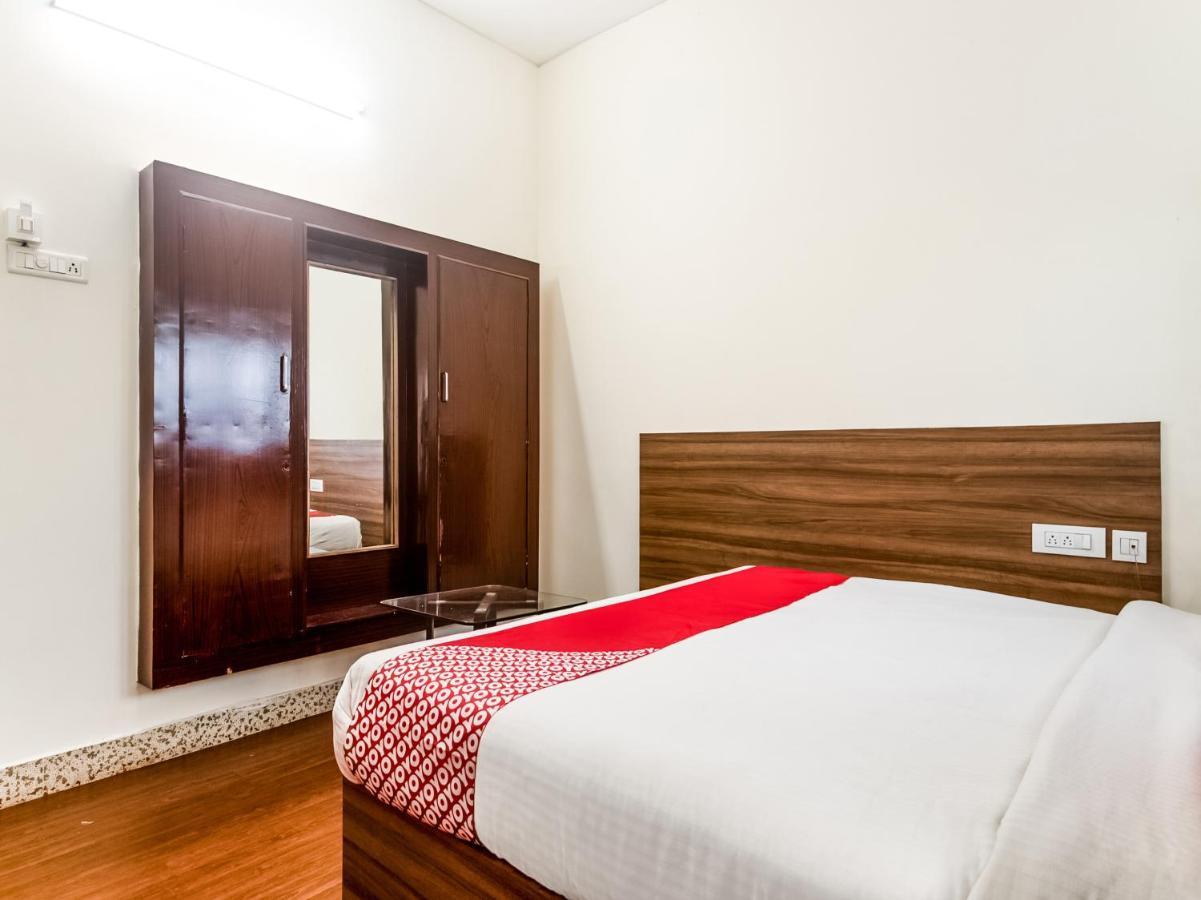 Oyo 76129 Rk Inn คุนตูร์ ภายนอก รูปภาพ