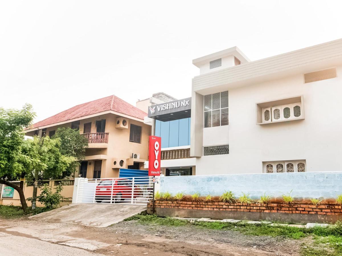 Oyo 76129 Rk Inn คุนตูร์ ภายนอก รูปภาพ